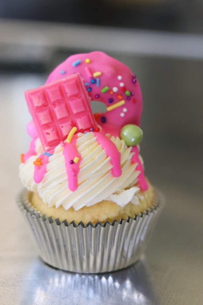 cupcake, pink, dessert-5404083.jpg